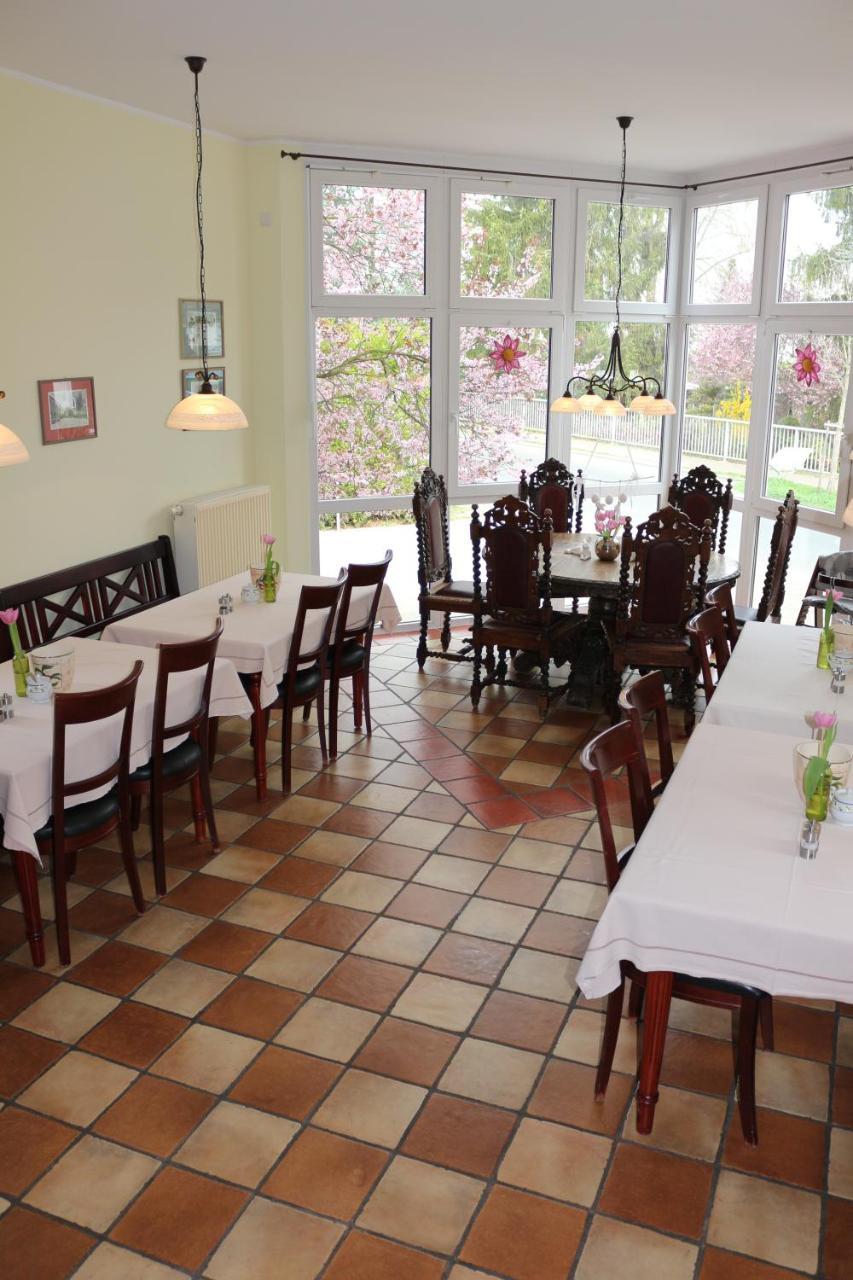 Gaestehaus Kirschgarten โบเดนไฮม์ ภายนอก รูปภาพ